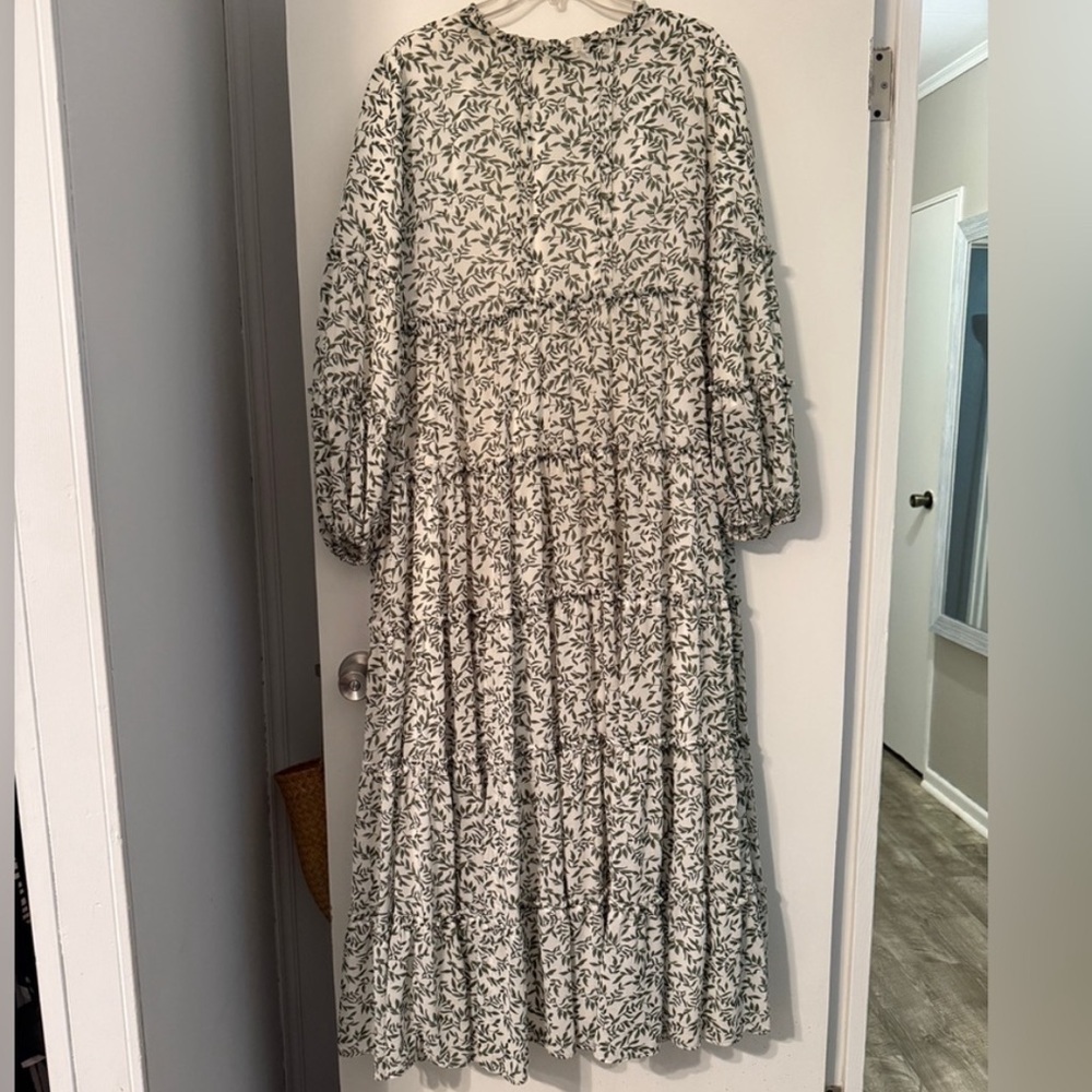 GARDEN REVERIES DRESS(price is firm) - Picture 11 of 16